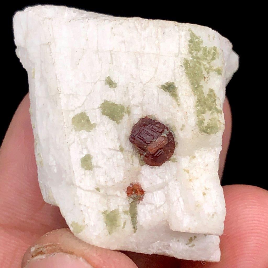 GARNET WITH Feldspar Undamaged - 30 Grams - 36X32X28 mm: GARNET WITH Feldspar Undamaged - 30 Grams - 36X32X28 mm Shipping Rate: 23$ WorldWideshipping rates are determined by Parcel weight and destination.Combined shipping: We offer combine shipping on multi