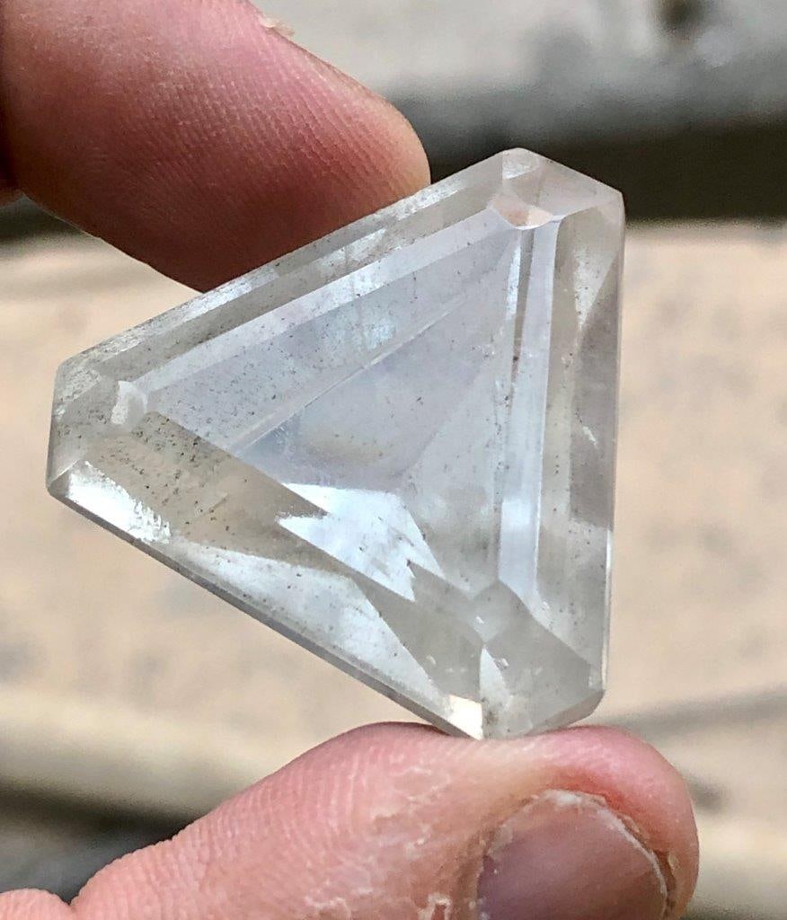 89.95 Carats trillion cut quartz faceted loose gemstone - 2929X20X mm: 89.95 Carats trillion cut quartz faceted loose gemstone - 2929X20X mmShipping Rate: 23$ WorldWideshipping rates are determined by Parcel weight and destination.Combined shipping: We offer combine ship