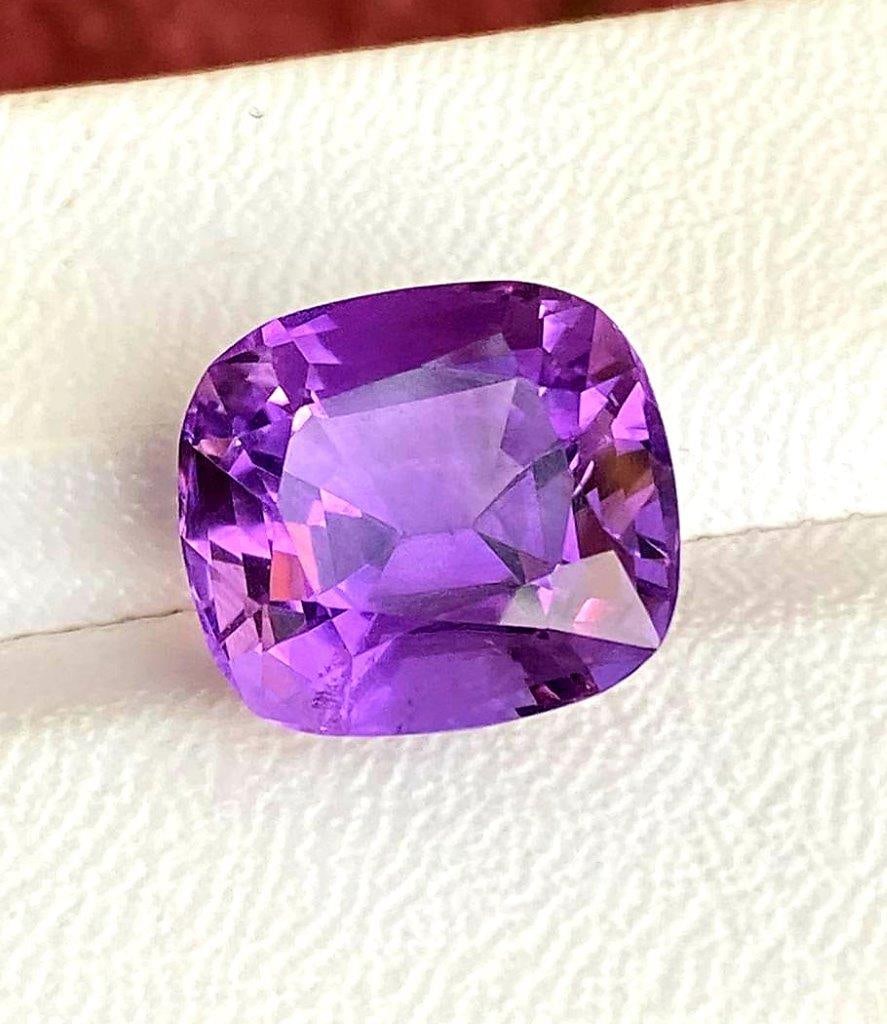 Cushion Cut Amethyst Cut Stone - 13 Carats - 16X14X11 mm: Cushion Cut Amethyst Cut Stone - 13 Carats - 16X14X11 mmShipping Rate: FREE SHIPPINGshipping rates are FREE WORLDWIDECombined shipping: We offer combine shipping on multiple items purchased to reduce 