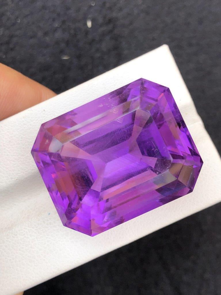 86.00 carats BIG SIZE NATURAL AMETHYST GEMSTONE - 28X23X20 mm (1 of 4)