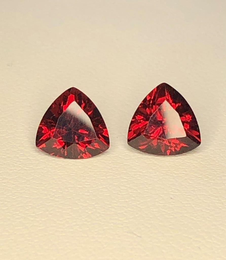 2.90 Carats Rhodolite Garnet Pairs For JEWELRY MAKING - 7x7x4 mm: 2.90 Carats Rhodolite Garnet Pairs For JEWELRY MAKING - 7x7x4 mm Shipping: