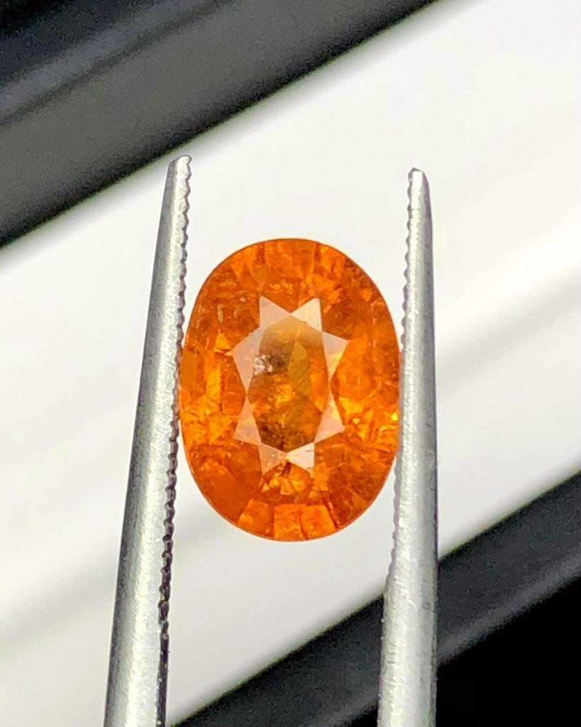 2.85 Crts Top Quality Spessartite Garnet - 9X7X5 mm: 2.85 Crts Top Quality Spessartite Garnet - 9X7X5 mm Shipping: