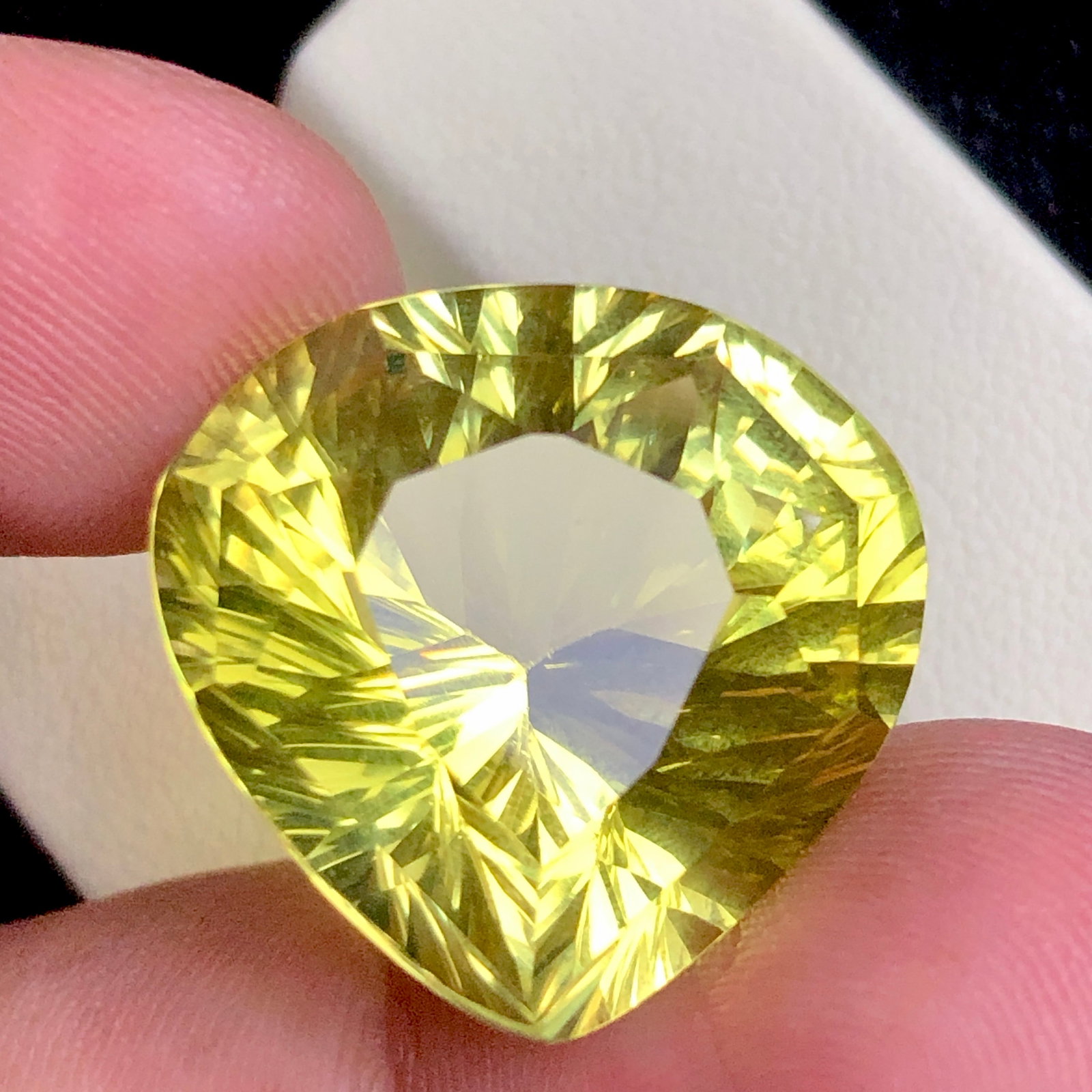 30.40 Carats Natural Lemon Quartz flawless Top quality - 21X22X14 mm: 30.40 Carats Natural Lemon Quartz flawless Top quality - 21X22X14 mmShipping Rate: $15.00 .shipping rates are determined by Parcel weight and destination.Combined shipping: We offer combine shipping o