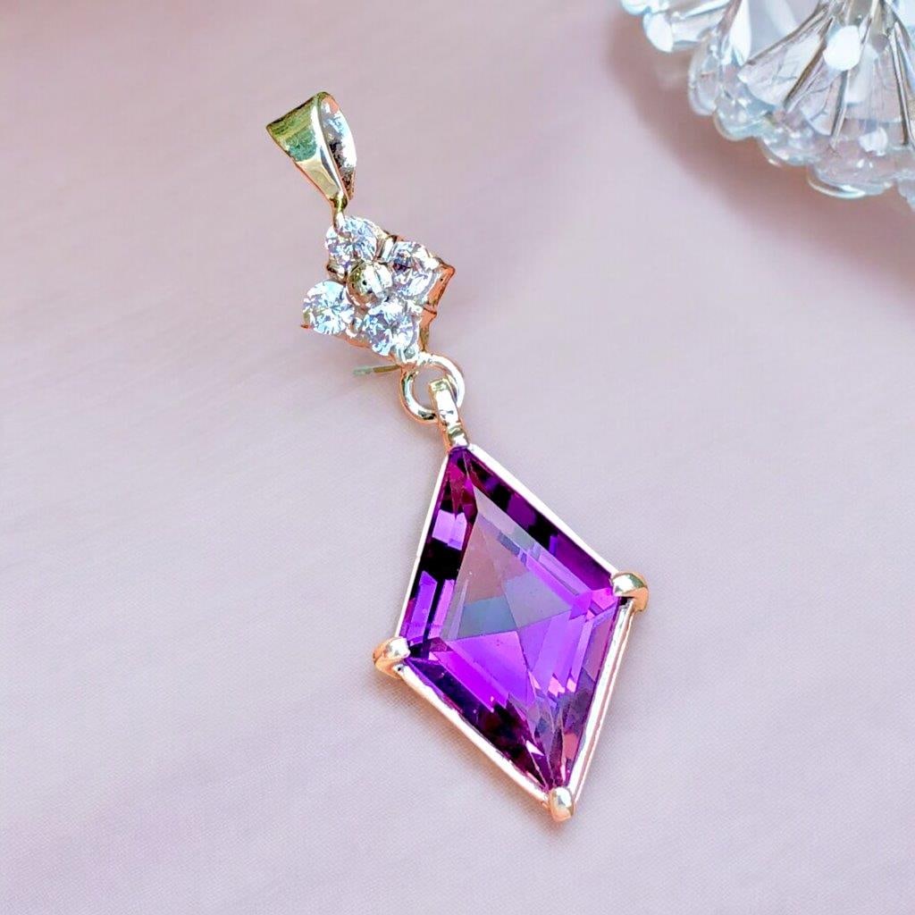 Sterling Silver Amethyst Pendant Necklace: Sterling Silver Amethyst Pendant Necklace Stone Weight: 18 Carats Silver: 5 Grams Zircons: 1 Carats Choose design of your own and we will make it for youWe accept custom order in Sterling Silver,