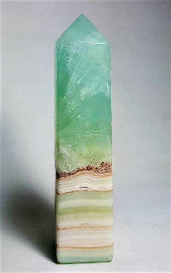 Pistachio Calcite Point Crystal - 336.5 Grams: Pistachio Calcite Point Crystal - 336.5 Grams - 121X35X35 mmShipping Rate: $45.00 .shipping rates are determined by Parcel weight and destination.Combined shipping: We offer combine shipping on multip