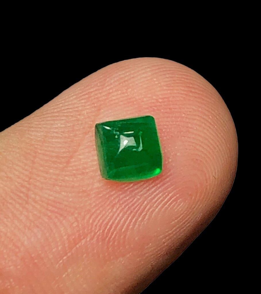 0.60 Carats Vivid Green Natural Emerald Cab - 5X5X3 mm (1 of 4)