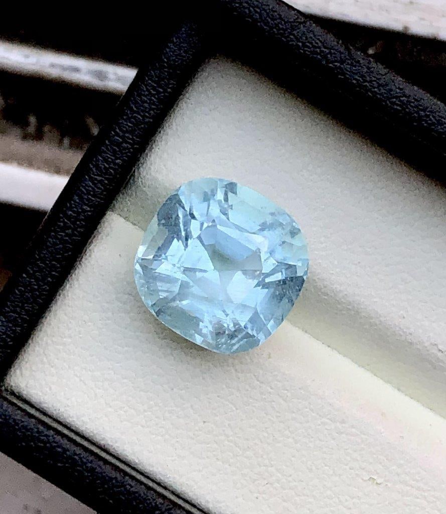 9.10 Carats Santa Maria Aquamarine Gemstone - 13X13X10 mm (1 of 4)