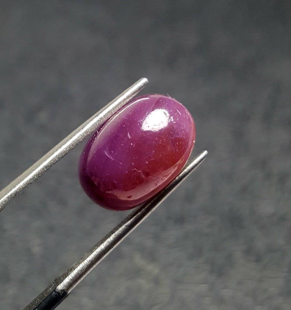 Pinkish Red Natural Ruby Cab - 9 Carats: Pinkish Red Natural Ruby Cab - 9 Carats - 13X9X7 mmShipping Rate: $15.00 .shipping rates are determined by Parcel weight and destination.Combined shipping: We offer combine shipping on multiple items 