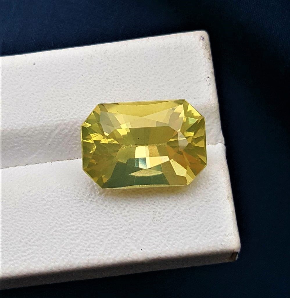 Fancy Cut Flawless Lemon Quartz - 16.10 Carats: Fancy Cut Flawless Lemon Quartz - 16.10 CaratsShipping Rate: $15.00 .shipping rates are determined by Parcel weight and destination.Combined shipping: We offer combine shipping on multiple items purch