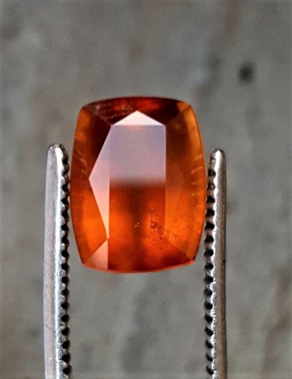 3 CaratsLoose Gems Hessonite Garnet: Loose Gems Hessonite Garnet (Gomed) Gems Astrroogical Purpose - 3 Carats - 9.5X7X5.5 mmShipping Rate: $15.00 .shipping rates are determined by Parcel weight and destination.Combined shipping: We offer
