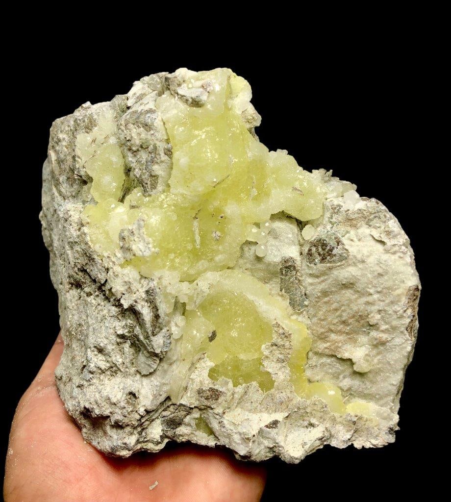 1715 Grams Quality lemon Brucite crystals on matrix - 20X9X10 cm: 1715 Grams Quality lemon Brucite crystals on matrix - 20X9X10 cm Shipping Rate: FREE SHIPPING .shipping rates are determined by Parcel weight and destination.Combined shipping: We offer combine shippi