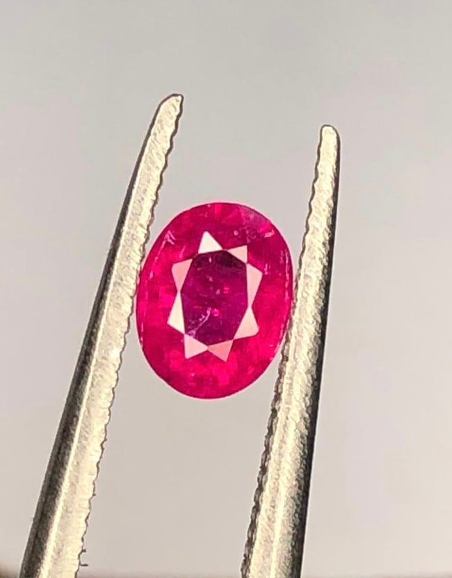 0.50 Carats Natural Ruby From Afghanistan - 5X4X3 mm: 0.50 Carats Natural Ruby From Afghanistan - 5X4X3 mm SHIPPING: 23$