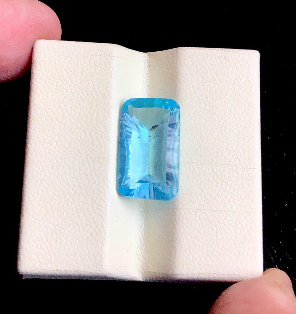 TPZ206 11 carats AAA Quality Laser cut Swiss Blue Topaz 18?10?6 mm: TPZ206 11 carats AAA Quality Laser cut Swiss Blue Topaz 18?10?6 mm SHIPPING: 23$