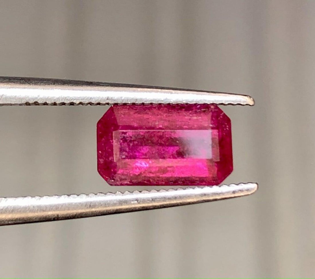 Rubelite Tourmaline Gemstone - 1.10 Carats - 8X5X3 mm: Rubelite Tourmaline Gemstone - 1.10 Carats - 8X5X3 mm SHIPPING: 23$