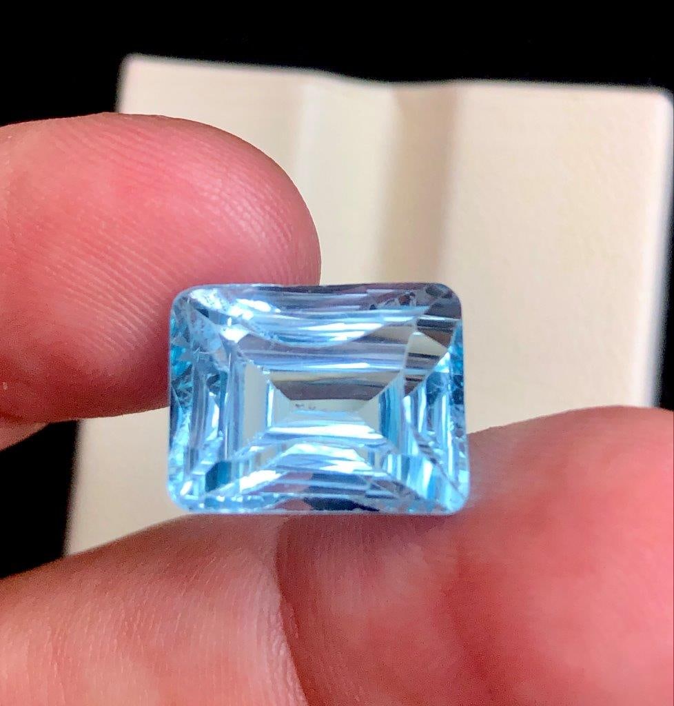 TPZ208 11.40 carats AAA Quality Laser cut Swiss Blue Topaz 14?11?8 mm: TPZ208 11.40 carats AAA Quality Laser cut Swiss Blue Topaz 14?11?8 mm SHIPPING: 23$