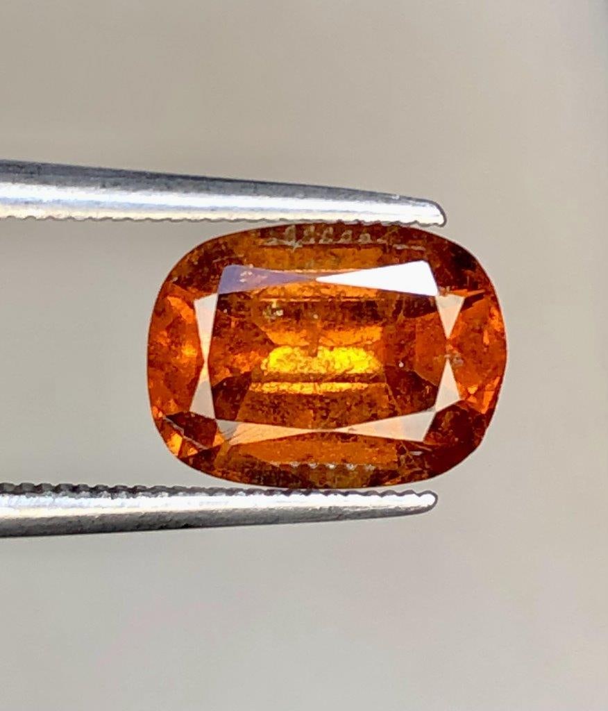 2.95 CARATS Natural Hessonite Garnet Gemstone - 9.5X7X5 mm: 2.95 CARATS Natural Hessonite Garnet Gemstone - 9.5X7X5 mm SHIPPING: 23$