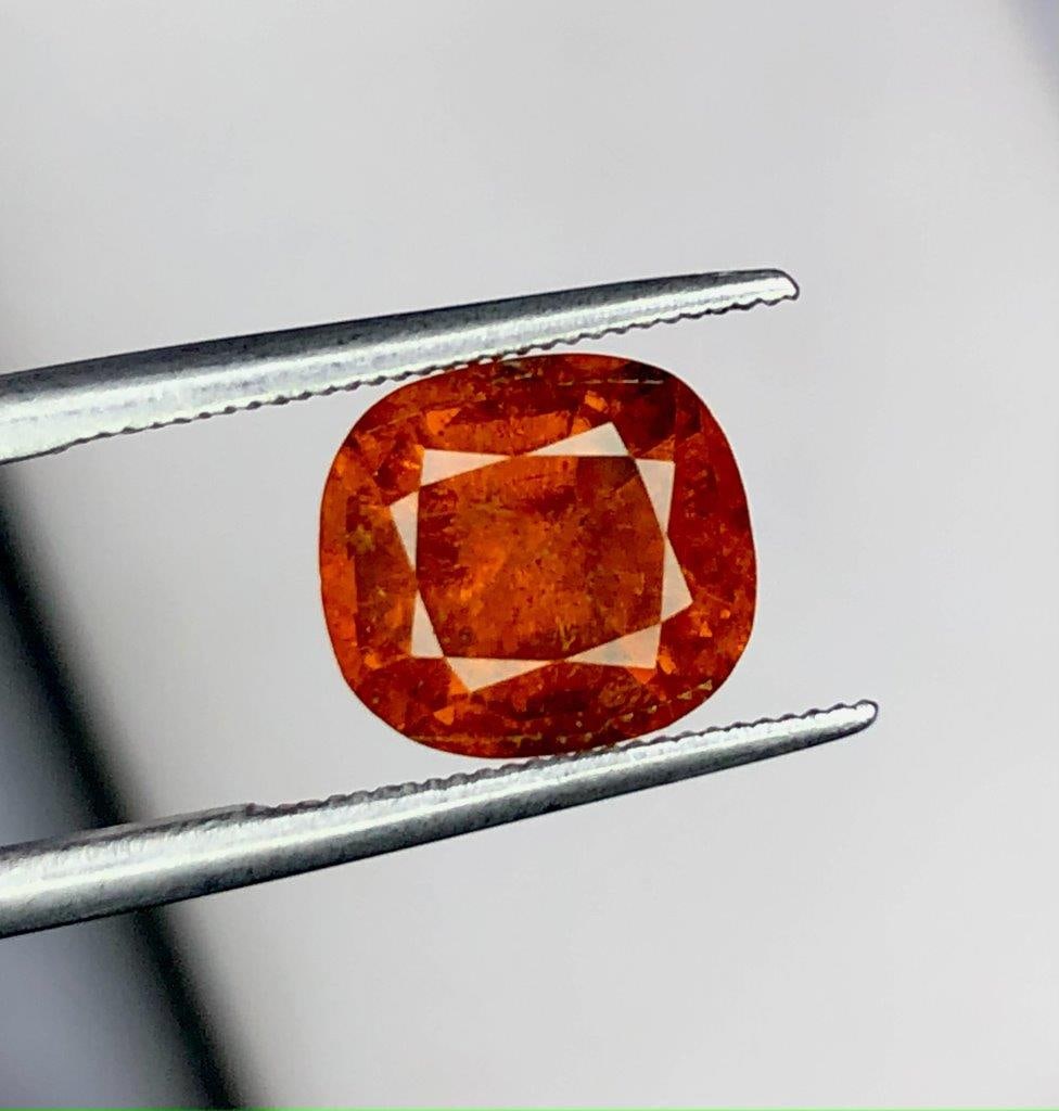 3.15 Carats Hessonite Garnet Gemstone - 8.5X8X6 mm: 3.15 Carats Hessonite Garnet Gemstone - 8.5X8X6 mm Shipping: