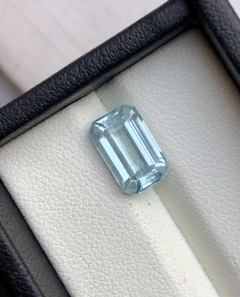 3.05 Carats Santa Maria Aquamarine Gemstone - 11X7X5 mm: 3.05 Carats Santa Maria Aquamarine Gemstone - 11X7X5 mm Shipping: