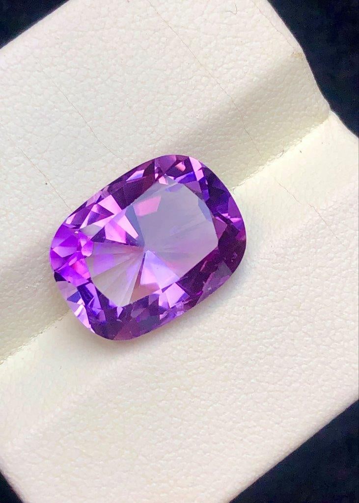 9.30 Cts Deep Purple Natural Amethyst loose gemstone - 16X12X9 mm: 9.30 Cts Deep Purple Natural Amethyst loose gemstone - 16X12X9 mm Shipping: