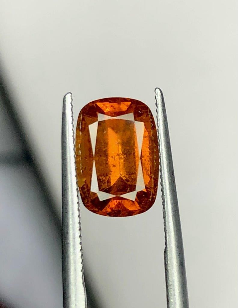 2.75 Carats Hessonite Garnet Gemstone - 9X7X5 mm: 2.75 Carats Hessonite Garnet Gemstone - 9X7X5 mmShipping: