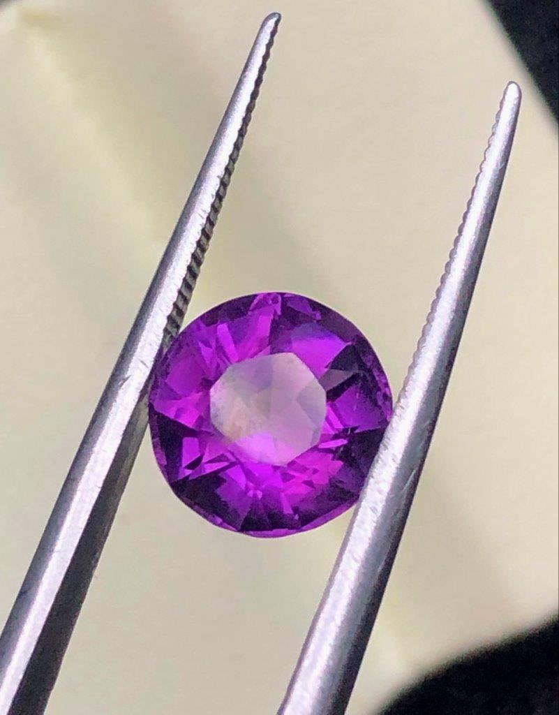 2 Carats Round Cut Natural Amethyst Gemstone: 2 Carats Round Cut Natural Amethyst Gemstone Shipping: