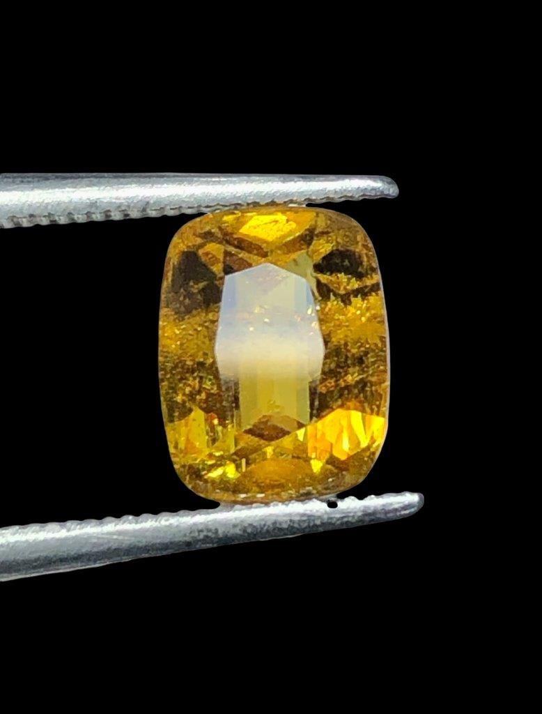 Champagne Colour Natural Fire Sphene - 2 Carats - 8X7X5 mm: Champagne Colour Natural Fire Sphene - 2 Carats - 8X7X5 mmShipping Rate: $15.00 .shipping rates are determined by Parcel weight and destination.Combined shipping: We offer combine shipping on multiple