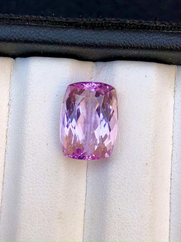 Natural Pink Kuznite Gemstone - 17.35 carats -18X13X10 mm: Natural Pink Kuznite Gemstone - 17.35 carats -18X13X10 mmShipping Rate: $15.00 .shipping rates are determined by Parcel weight and destination.Combined shipping: We offer combine shipping on multiple 