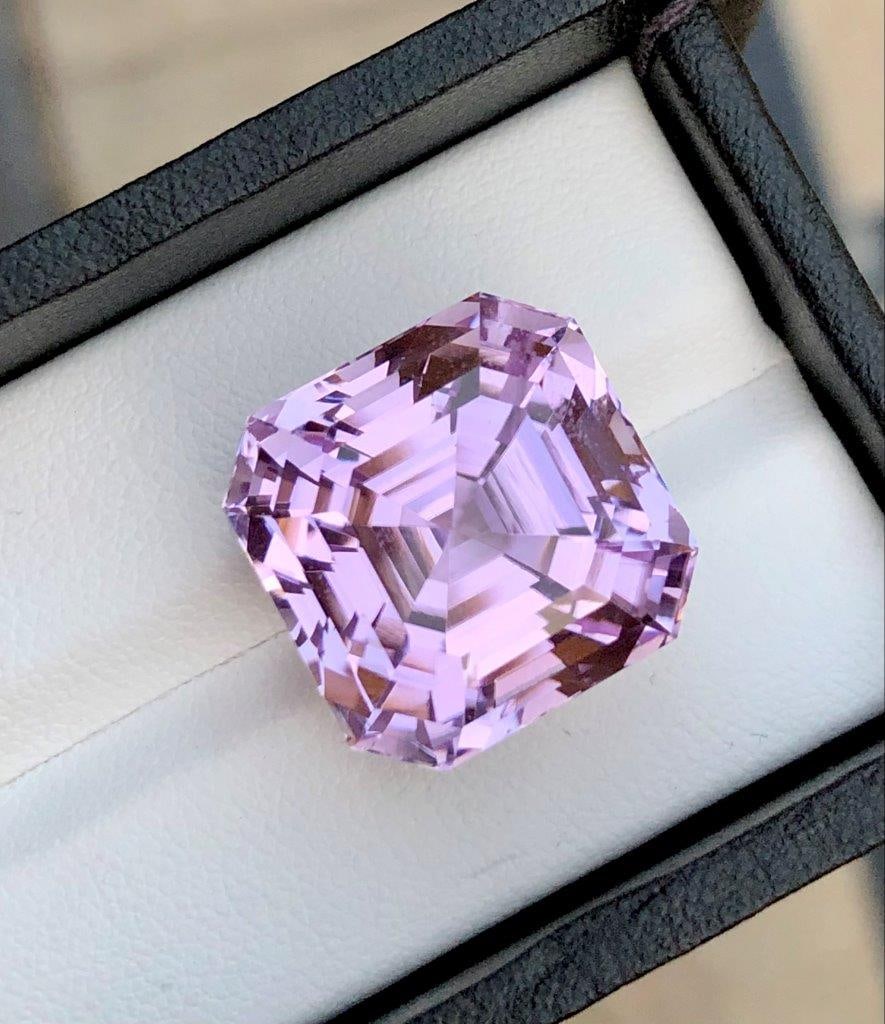 Pink Kunzite Top Quality - 37.30 Carats - 17X17X16 mm: Pink Kunzite Top Quality - 37.30 Carats - 17X17X16 mmShipping Rate: $15.00 .shipping rates are determined by Parcel weight and destination.Combined shipping: We offer combine shipping on multiple item