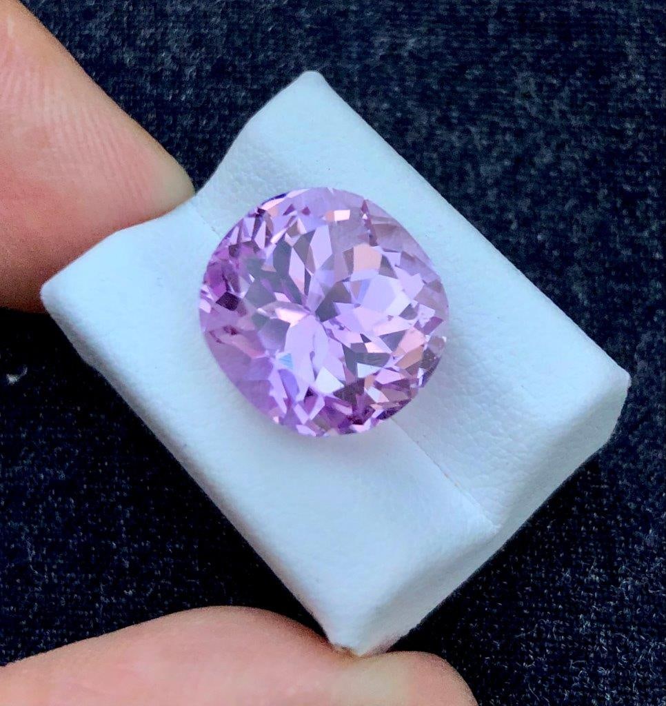 10.05 Carats Cushion Cut Pink Kunzite - 13X12X10 mm: 10.05 Carats Cushion Cut Pink Kunzite - 13X12X10 mmShipping Rate: $15.00 .shipping rates are determined by Parcel weight and destination.Combined shipping: We offer combine shipping on multiple items 