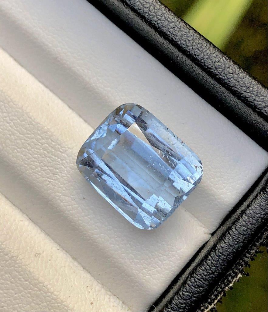15 Carats Goshenite Gemstone - 15X12X10 mm: 15 Carats Goshenite Gemstone - 15X12X10 mmShipping Rate: $15.00 .shipping rates are determined by Parcel weight and destination.Combined shipping: We offer combine shipping on multiple items purchased