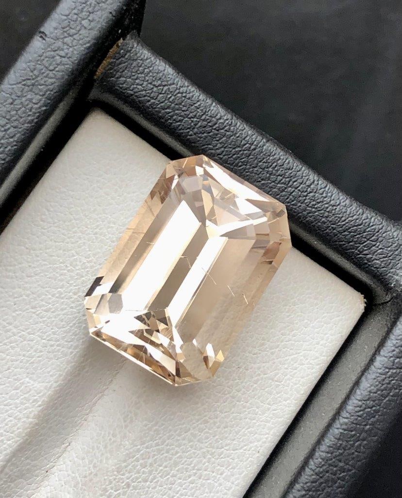 33.80 Carats Natural Golden Topaz Gemstone - 20X14X13 mm (1 of 5)