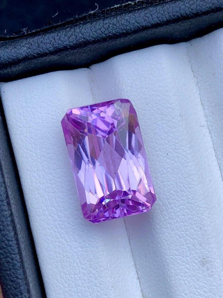 13.40 Carats Pink Kunzite Gemstone - 16X10X8 mm (1 of 4)