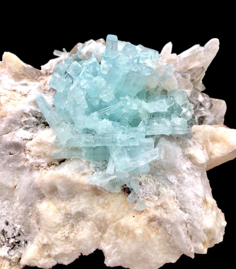 Aquamarine Crystals Cluster On Matrix Combined With Quartz - 897 Grams - 140X123X89 mm: This impressive specimen features a natural aquamarine crystal cluster on matrix, beautifully combined with quartz, creating a striking and highly collectible mineral display. Weighing 897 grams and m