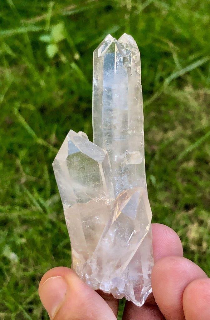 52.60 Grams Quartz Crystals Undamaged - 82X33X26 mm: 52.60 Grams Quartz Crystals Undamaged - 82X33X26 mmShipping Rate: $23.00 .shipping rates are determined by Parcel weight and destination.Combined shipping: We offer combine shipping on multiple items 
