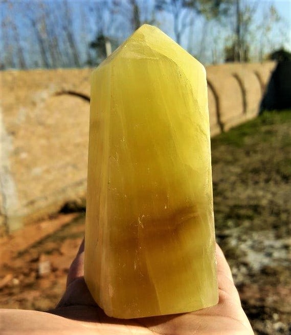 350 Grams Lemon Yellow Healing Tower: 350 Grams Lemon Yellow Healing TowerShipping Rate: $45.00 .shipping rates are determined by Parcel weight and destination.Combined shipping: We offer combine shipping on multiple items purchased to re