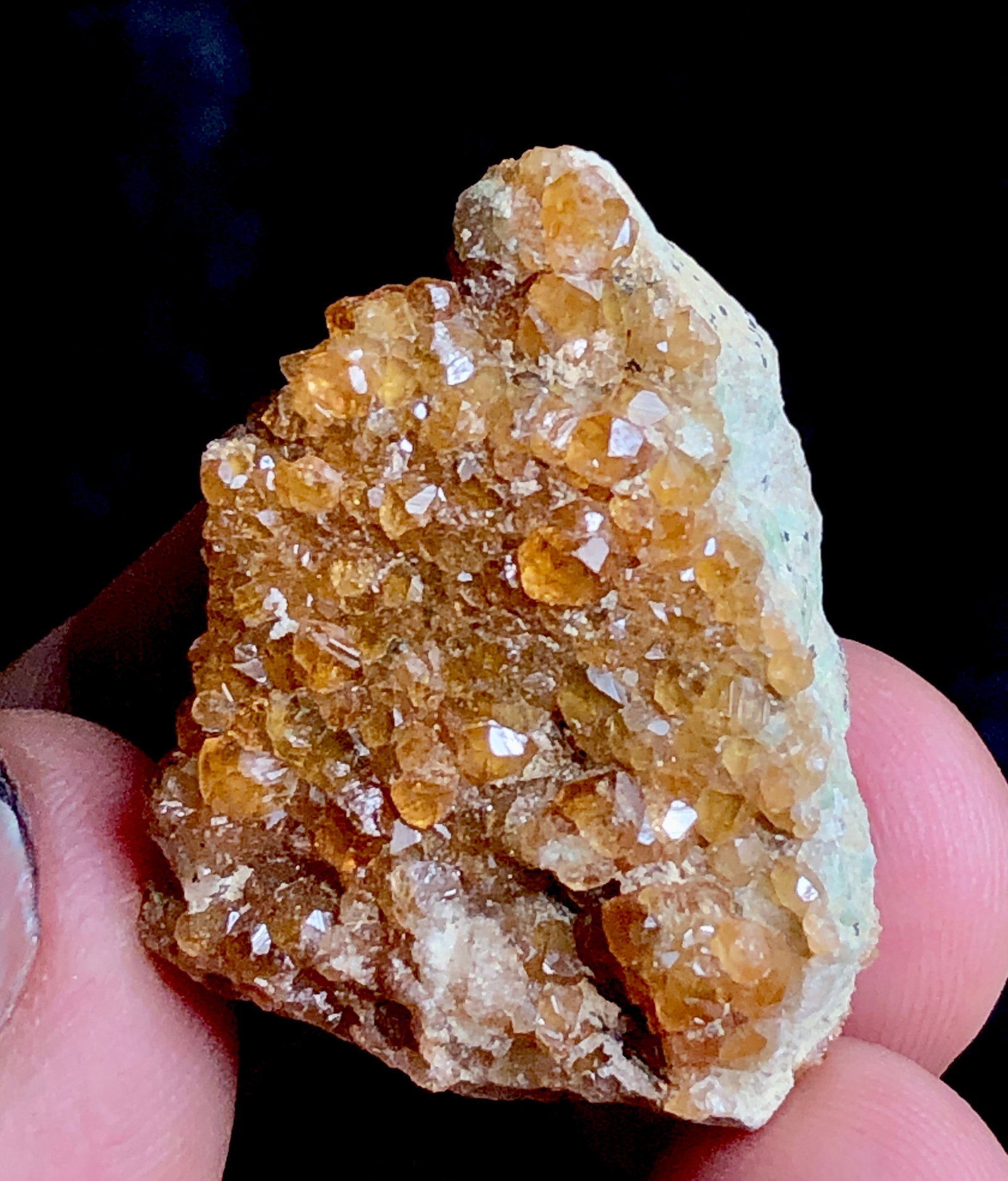 Garnet Crystals Cluster On Matrix - 55.45 Grams: Garnet Crystals Cluster On Matrix - 55.45 Grams Shipping Rate: 23$ .shipping rates are determined by Parcel weight and destination.Combined shipping: We offer combine shipping on multiple items purcha