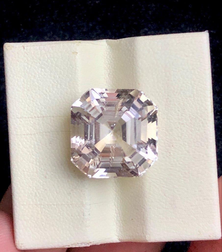 30.65 cts Golden Topaz Faceted Loose Gemstone for Custom Jewelry - 17X17X13 mm: 30.65 cts Golden Topaz Faceted Loose Gemstone for Custom Jewelry - 17X17X13 mmShipping Rate: 23$ WorldWideshipping rates are determined by Parcel weight and destination.Combined shipping: We offer com