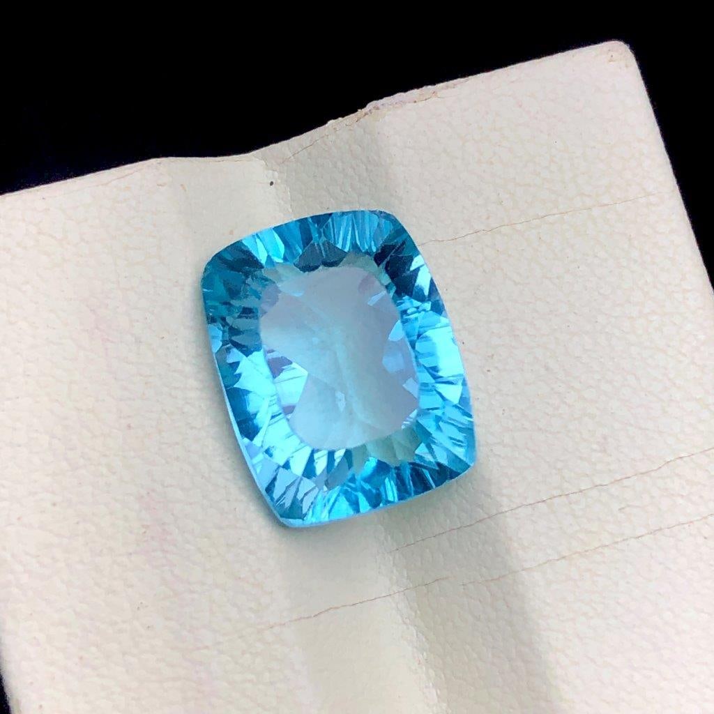 13.65 cts Loose Swiss Blue Topaz High Clarity Natural Gemstone 15.5X12X8 mm: 13.65 cts Loose Swiss Blue Topaz High Clarity Natural Gemstone 15.5X12X8 mmShipping Rate: 23$ WorldWideshipping rates are determined by Parcel weight and destination.Combined shipping: We offer combin