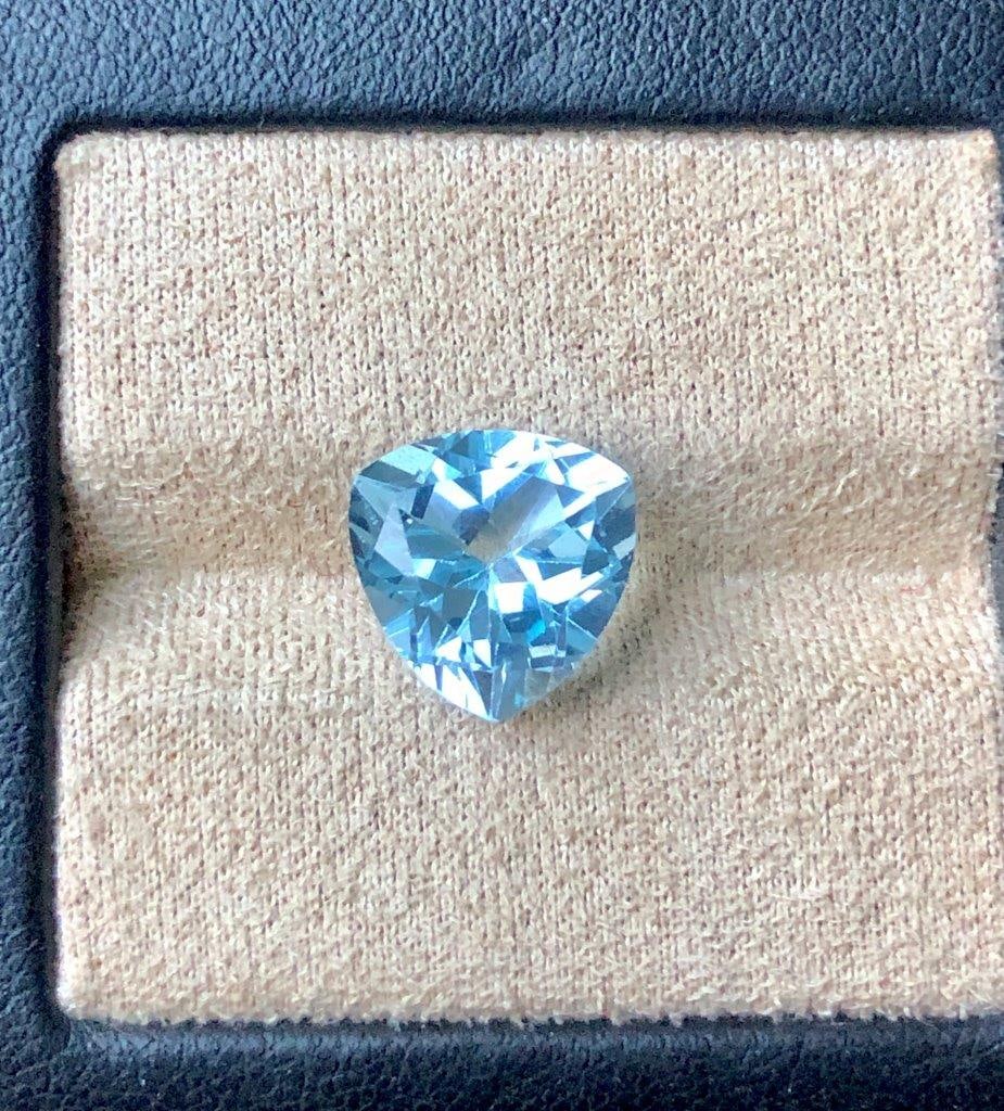 5.60 Natural Trillion Cut Topaz Gemstone AAA Quality Faceted Loose Topaz for Jewelry Making: Beautiful 5.60 carats natural Trillion cut Topaz gemstone featuring AAA quality clarity, excellent faceting, and brilliant sparkle. This elegant loose gemstone is perfect for custom jewelry designs su