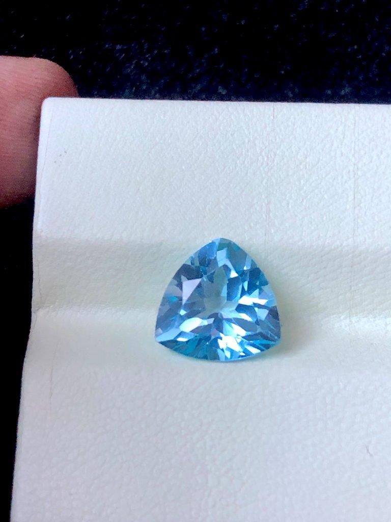 5.45 carats Natural Trillion Cut Topaz Gemstone AAA Quality Faceted Loose Topaz for Jewelry Making: 5.45 carats Natural Trillion Cut Topaz Gemstone AAA Quality Faceted Loose Topaz for Jewelry Making