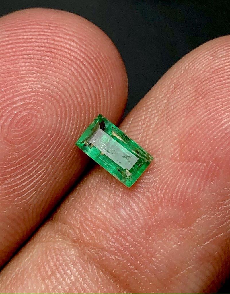 0.40 Carats Natural Emerald Gemstone - 6X4X2 mm: 0.40 Carats Natural Emerald Gemstone - 6X4X2 mm SHIPPING: 23$
