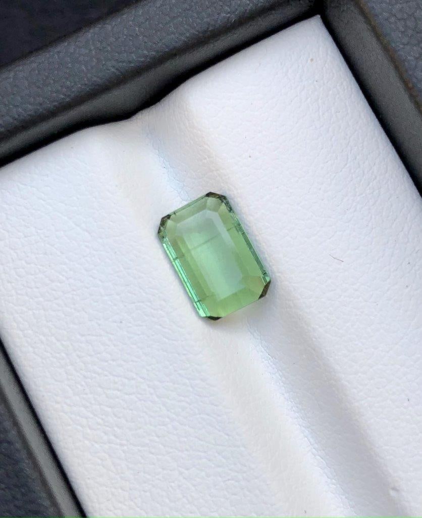 Mint Green Tourmaline - 2.70 Carats - 11X6X5 mm: Mint Green Tourmaline - 2.70 Carats - 11X6X5 mm SHIPPING: 23$