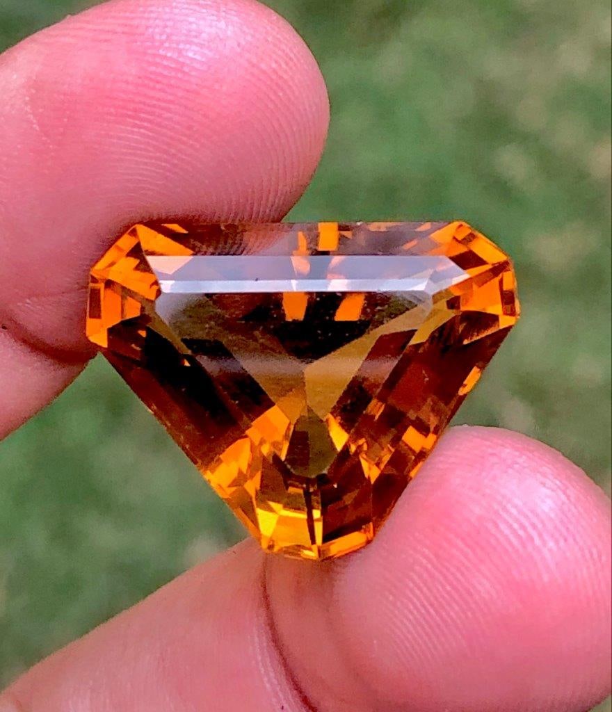 23.95Ct Trillion Cut Honey Citrine Gemstone, Golden Quartz, Custom Jewelry - 23X18X12 mm: 23.95Ct Trillion Cut Honey Citrine Gemstone, Golden Quartz, Custom Jewelry - 23X18X12 mm SHIPPING: 23$