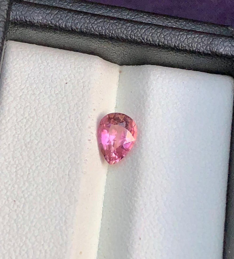 Pear Shape Pink Tourmaline Gemstone - 0.80 Cts - 7X5X4 mm: Pear Shape Pink Tourmaline Gemstone - 0.80 Cts - 7X5X4 mm SHIPPING: 23$