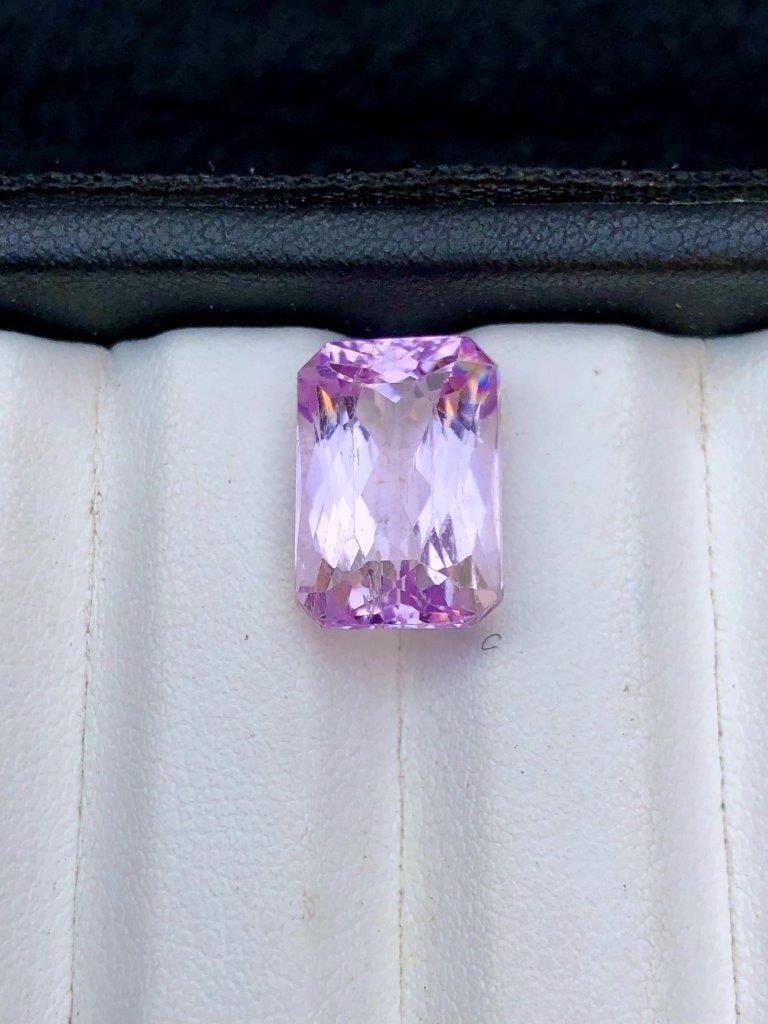 Beautiful Natural Pink Kuznite Gemstone 10.05 carats 14X11X7 mm: Beautiful Natural Pink Kuznite Gemstone 10.05 carats 14X11X7 mm SHIPPING: 23$