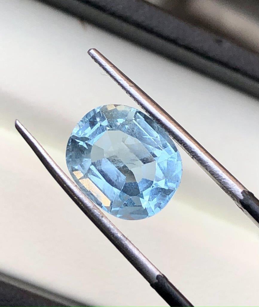 4.10 Carats Santa Maria Aquamarine Gemstone - 11X9X7 mm: 4.10 Carats Santa Maria Aquamarine Gemstone - 11X9X7 mm SHIPPING: 23$