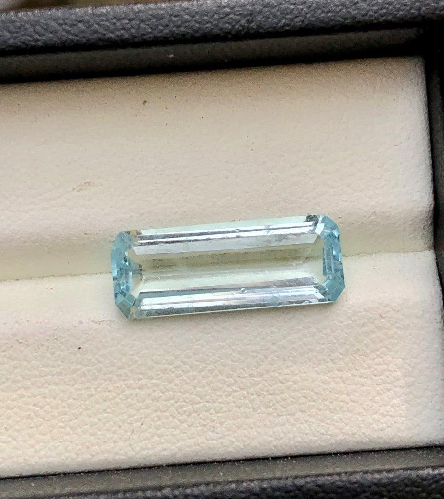 5.50 Carats Santa MARIA aquamarine Gemstone - 20X8X5 mm: 5.50 Carats Santa MARIA aquamarine Gemstone - 20X8X5 mm SHIPPING: 23$