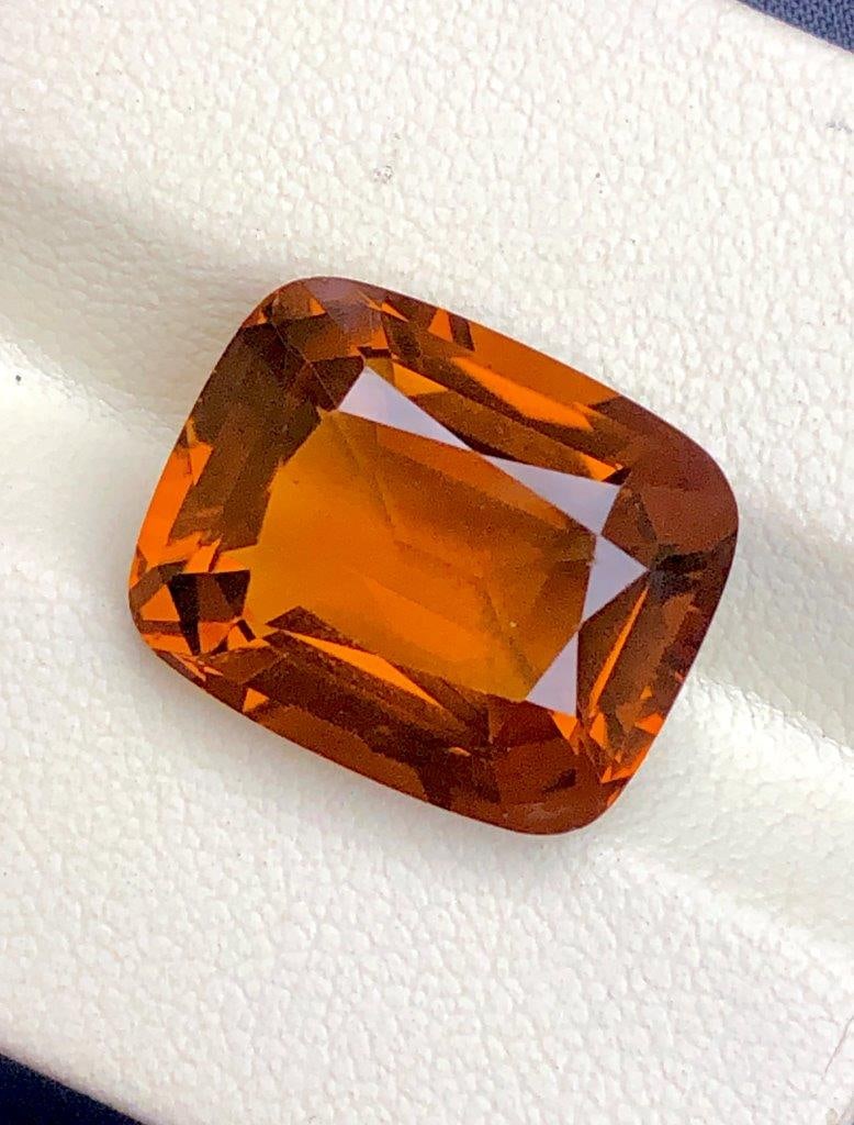 15.65Ct Honey Citrine Gemstone, Golden Quartz, Custom Jewelry 18X15X9 mm: 15.65Ct Honey Citrine Gemstone, Golden Quartz, Custom Jewelry 18X15X9 mm SHIPPING: 23$