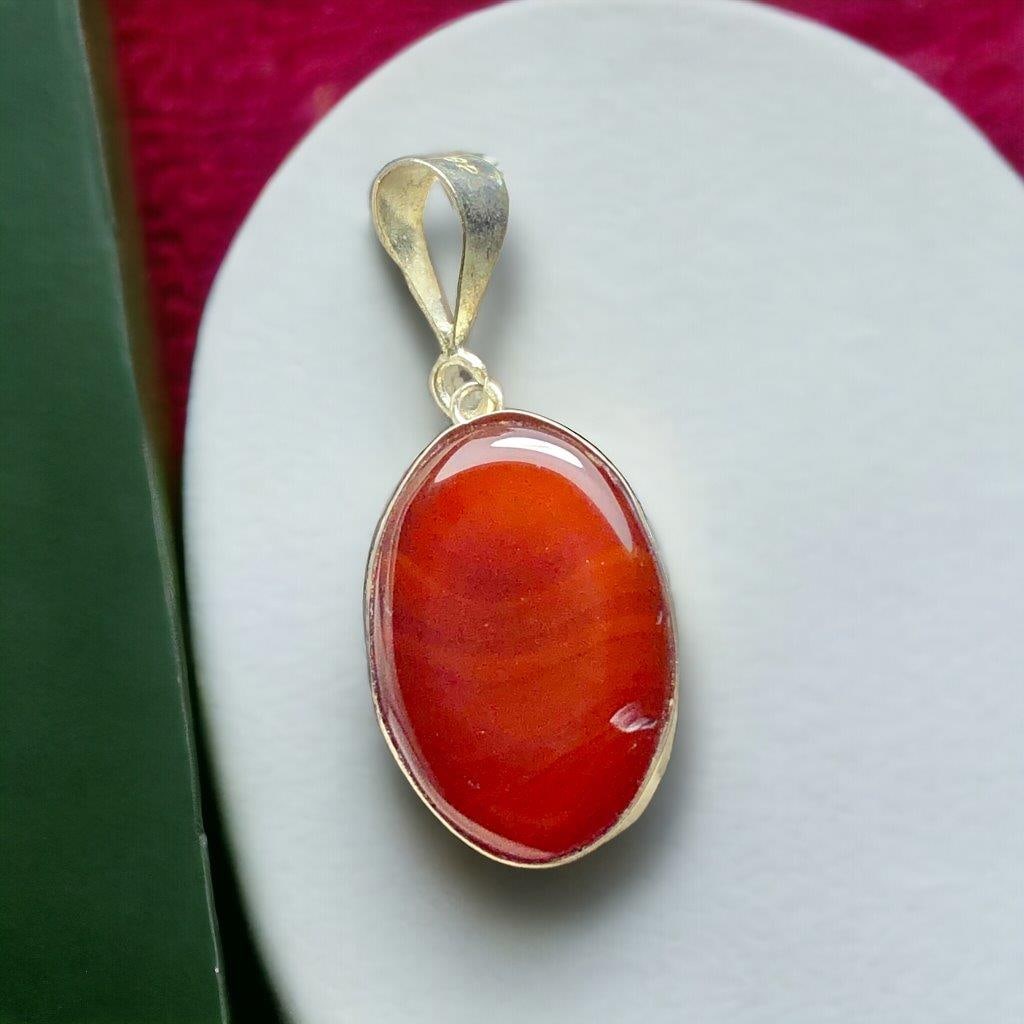 Lovely Orange Agate Pendant: Lovely Orange Agate Pendant Shipping: