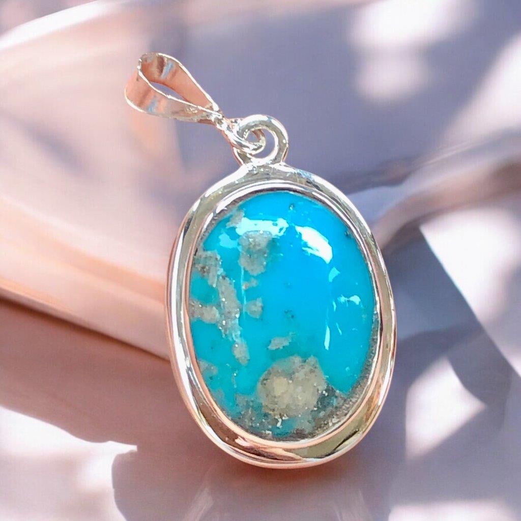 Very Fine Quality Turquoise Pendant in Pure Sterling Silver: Very Fine Quality Turquoise Pendant in Pure Sterling Silver Shipping: